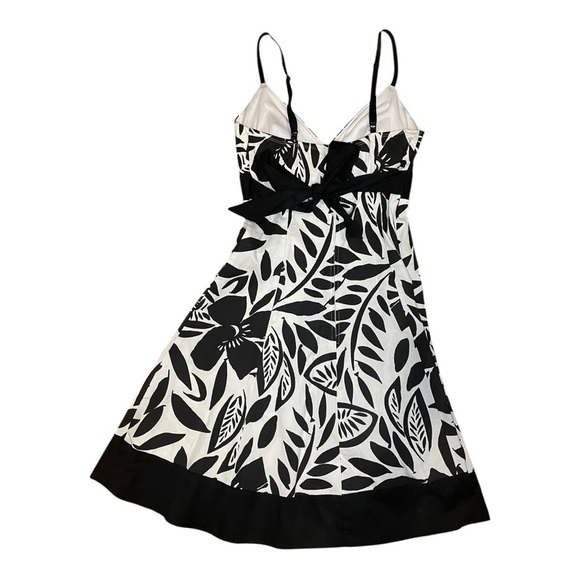 Trixxi Black and White Sundress with Spaghetti Straps and V-Neck - Picture 2 of 8